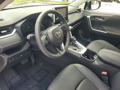 Used 2023 Toyota RAV4 XLE Premium image 17