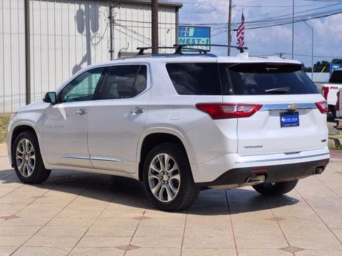 Used 2018 Chevrolet Traverse Premier w/ Driver Confidence II Package FWD image 4
