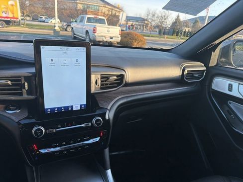 Certified 2023 Ford Explorer Platinum w/ Technology Package image 22