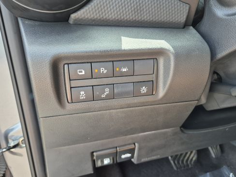 Used 2021 Nissan Kicks S FWD image 28