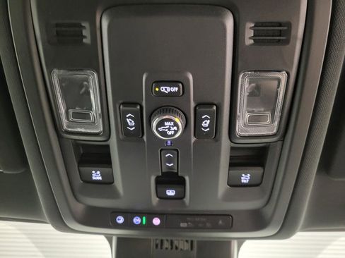 New 2025 Chevrolet Suburban High Country image 17