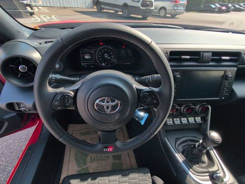 Used 2026 Toyota GR86 w/ ALL Weather Mat Package (TMS) RWD image 23