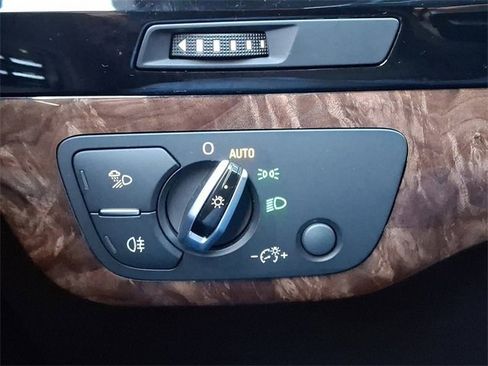 Used 2017 Audi Q7 3.0T Premium Plus w/ Premium Plus Package image 28