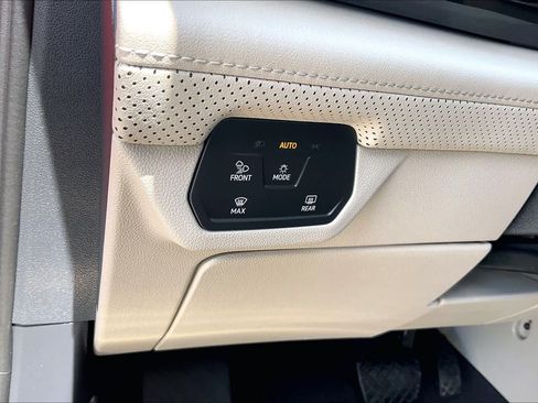 Used 2024 Volkswagen Atlas SE FWD image 14