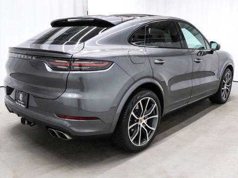 Used 2022 Porsche Cayenne Turbo image 6