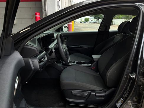 Used 2025 Kia K4 FWD image 10