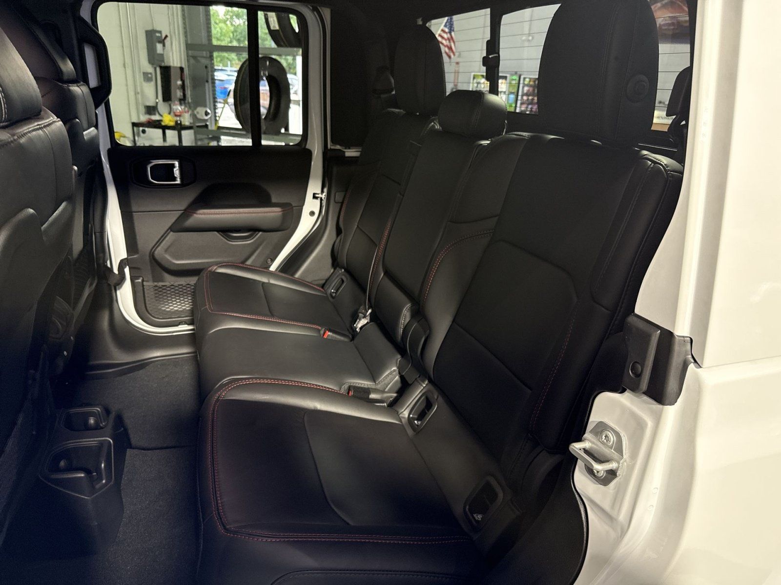 Used 2024 Jeep Gladiator Rubicon AWD/4WD image 25