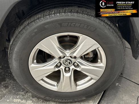 Used 2022 Toyota RAV4 XLE image 56