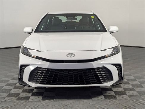 Used 2025 Toyota Camry SE image 3
