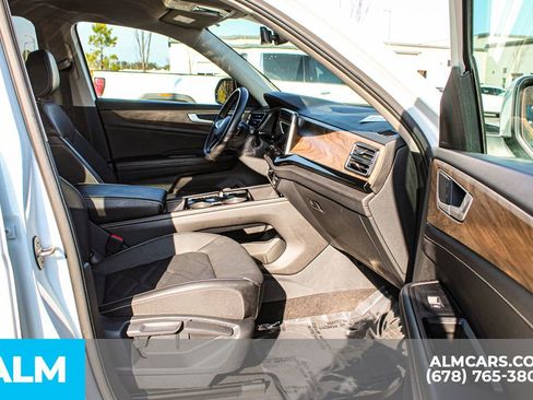 Used 2025 Volkswagen Atlas SE image 23