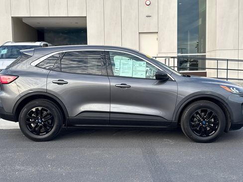 Certified 2022 Ford Escape SE w/ Convenience Package image 2