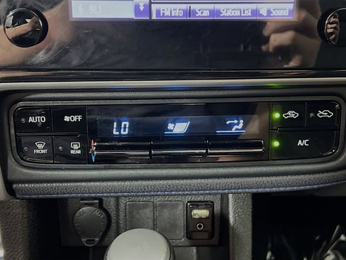 Used 2019 Toyota Corolla SE image 26