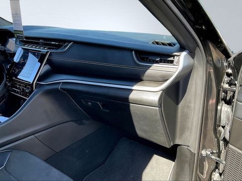 Used 2025 Jeep Grand Cherokee Altitude image 27