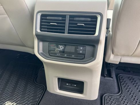 Used 2024 Volkswagen Atlas SE FWD image 43