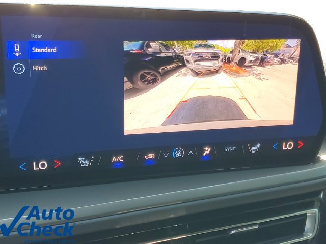 Used 2025 Chevrolet Traverse LT FWD image 27