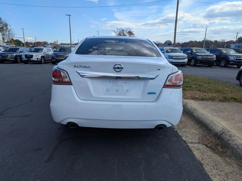 Used 2014 Nissan Altima 2.5 S w/ Display Audio Package image 6