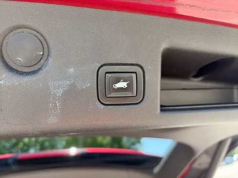 Used 2018 Chevrolet Equinox Premier FWD image 8