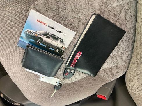 Used 2004 GMC Envoy SLE w/ Preferred Equipment Group image 38