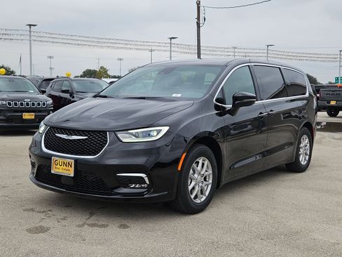 New 2026 Chrysler Pacifica Select image 7