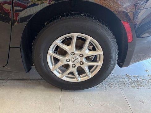 Used 2024 Chrysler Pacifica Touring-L image 15