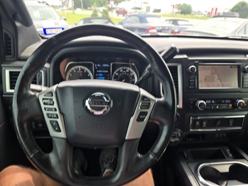 Used 2019 Nissan Titan SV w/ SV Convenience Package AWD/4WD image 26