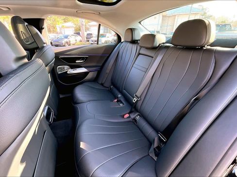 Used 2024 Mercedes-Benz E 350 4MATIC Sedan image 20