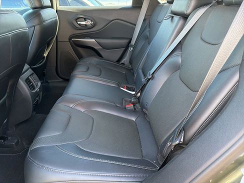 Used 2019 Jeep Cherokee Limited image 8