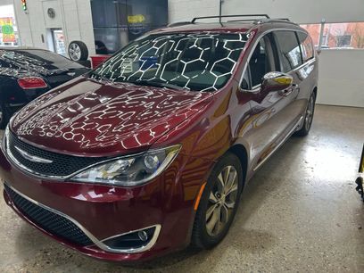 Used 2018 Chrysler Pacifica Limited w/ Tire & Wheel Group
