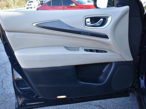 Used 2019 INFINITI QX60 Luxe w/ Essential Package image 39