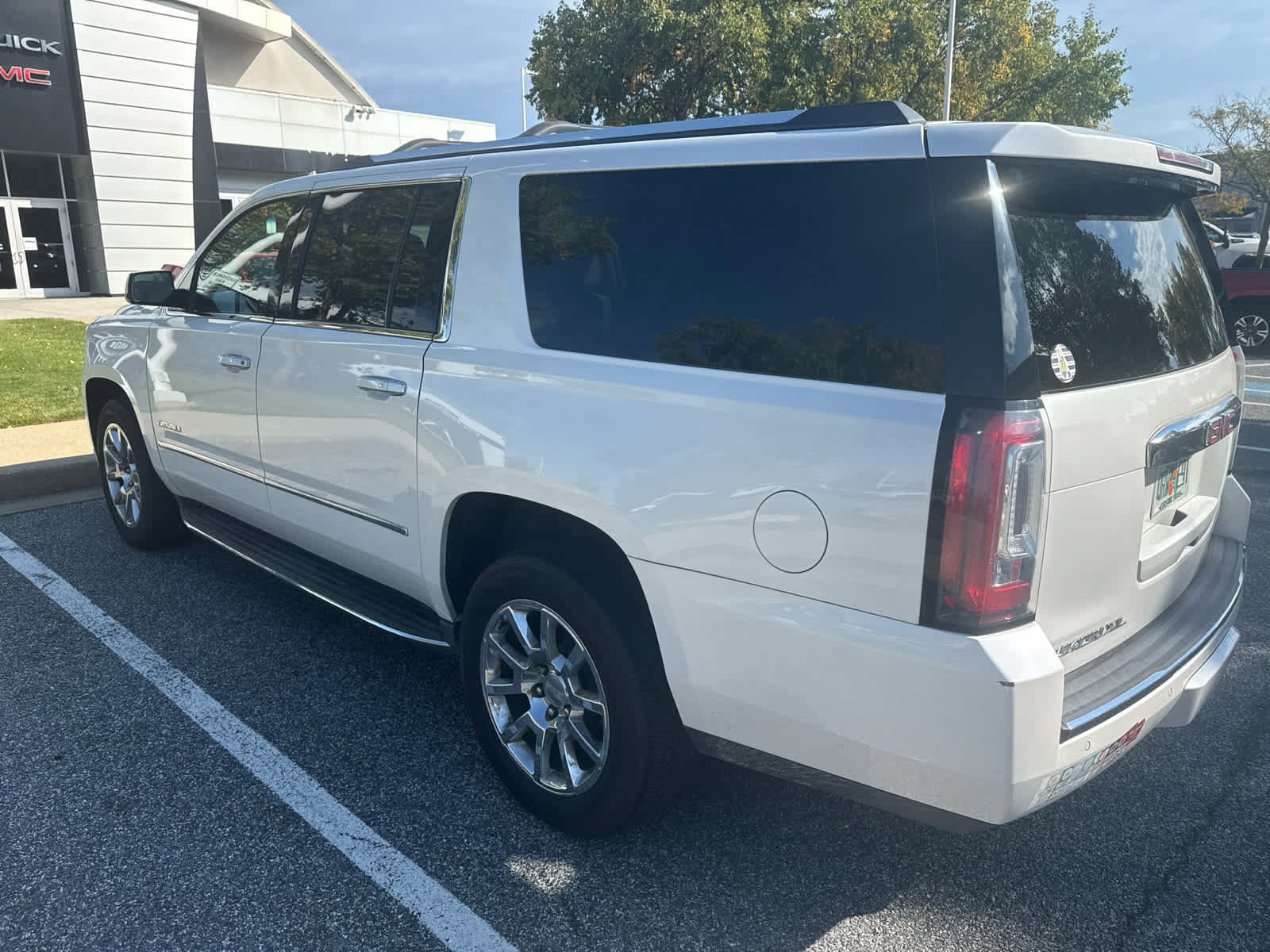 Used 2018 GMC Yukon XL Denali AWD/4WD image 4