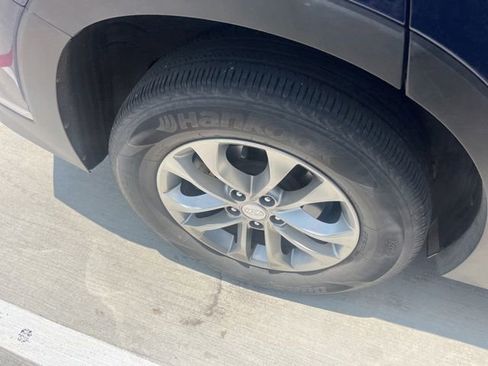 Used 2019 Hyundai Santa Fe SEL FWD image 3
