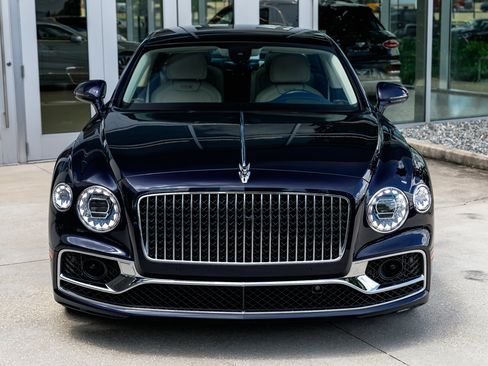 Certified 2024 Bentley Flying Spur V8 image 31