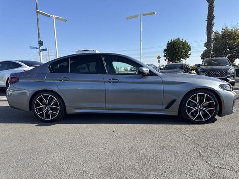 Used 2022 BMW M550i xDrive w/ Dynamic Handling Package image 3