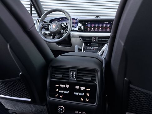 New 2026 Porsche Cayenne S image 22