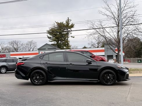 Used 2025 Toyota Camry SE image 2