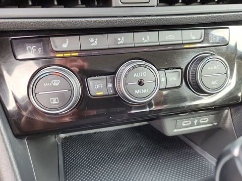 Certified 2024 Volkswagen Jetta SE image 22