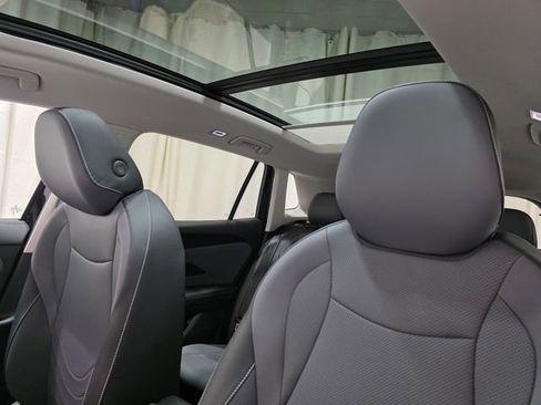 Certified 2025 Volkswagen Tiguan SE w/ Panoramic Sunroof Package image 25