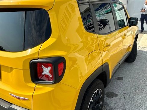 Used 2023 Jeep Renegade Trailhawk AWD/4WD image 3