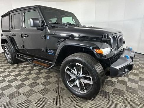 Used 2024 Jeep Wrangler Unlimited w/ Convenience Group AWD/4WD image 2