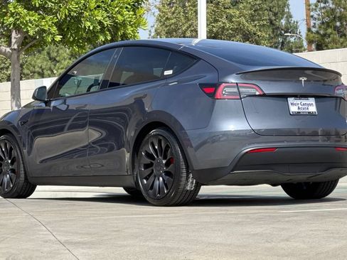 Used 2023 Tesla Model Y Performance AWD/4WD image 3