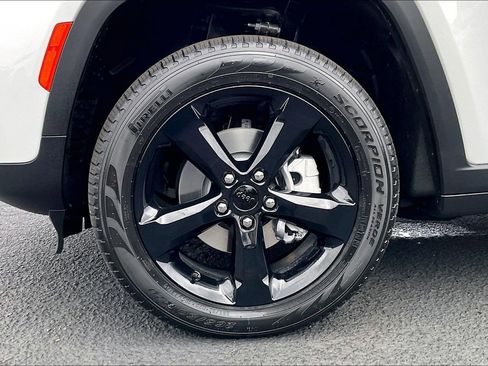 New 2025 Jeep Grand Cherokee Limited w/ Black Appearance Package AWD/4WD image 13