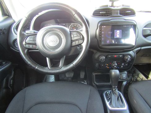 Used 2018 Jeep Renegade Altitude FWD image 20
