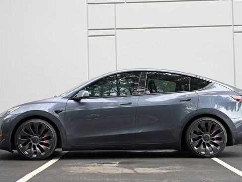 Used 2022 Tesla Model Y Performance AWD/4WD image 9