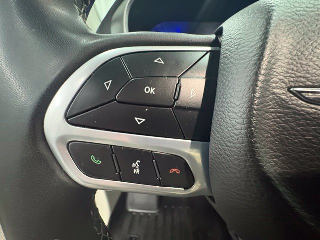 Used 2022 Chrysler Pacifica Touring-L FWD image 24