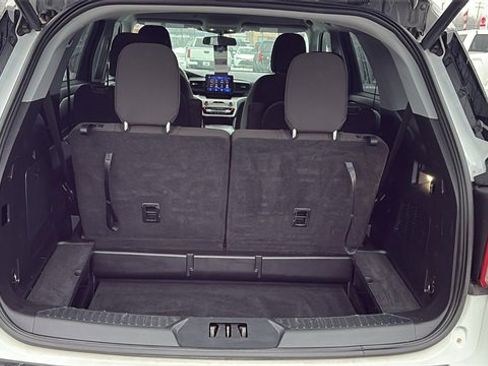 Used 2021 Ford Explorer XLT image 26