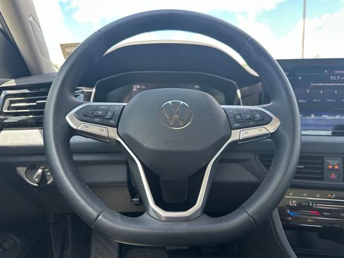 Used 2026 Volkswagen Jetta SE FWD image 17
