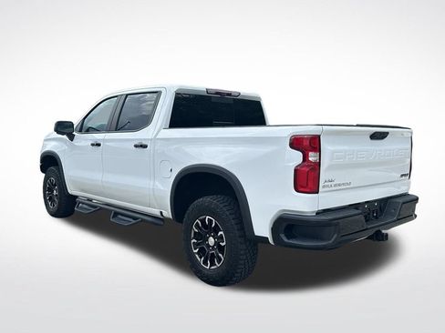 Used 2022 Chevrolet Silverado 1500 ZR2 w/ Technology Package AWD/4WD image 4