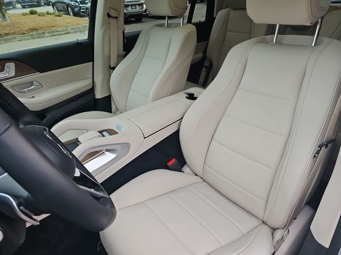 Certified 2026 Mercedes-Benz GLS 450 4MATIC image 18