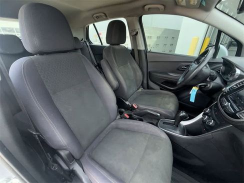 Used 2020 Chevrolet Trax LS image 12