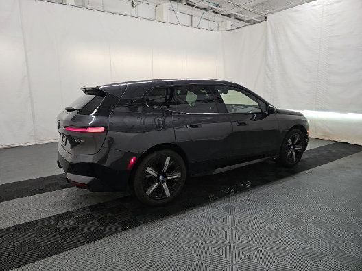 Used 2024 BMW iX xDrive50 w/ Premium Package AWD/4WD image 5